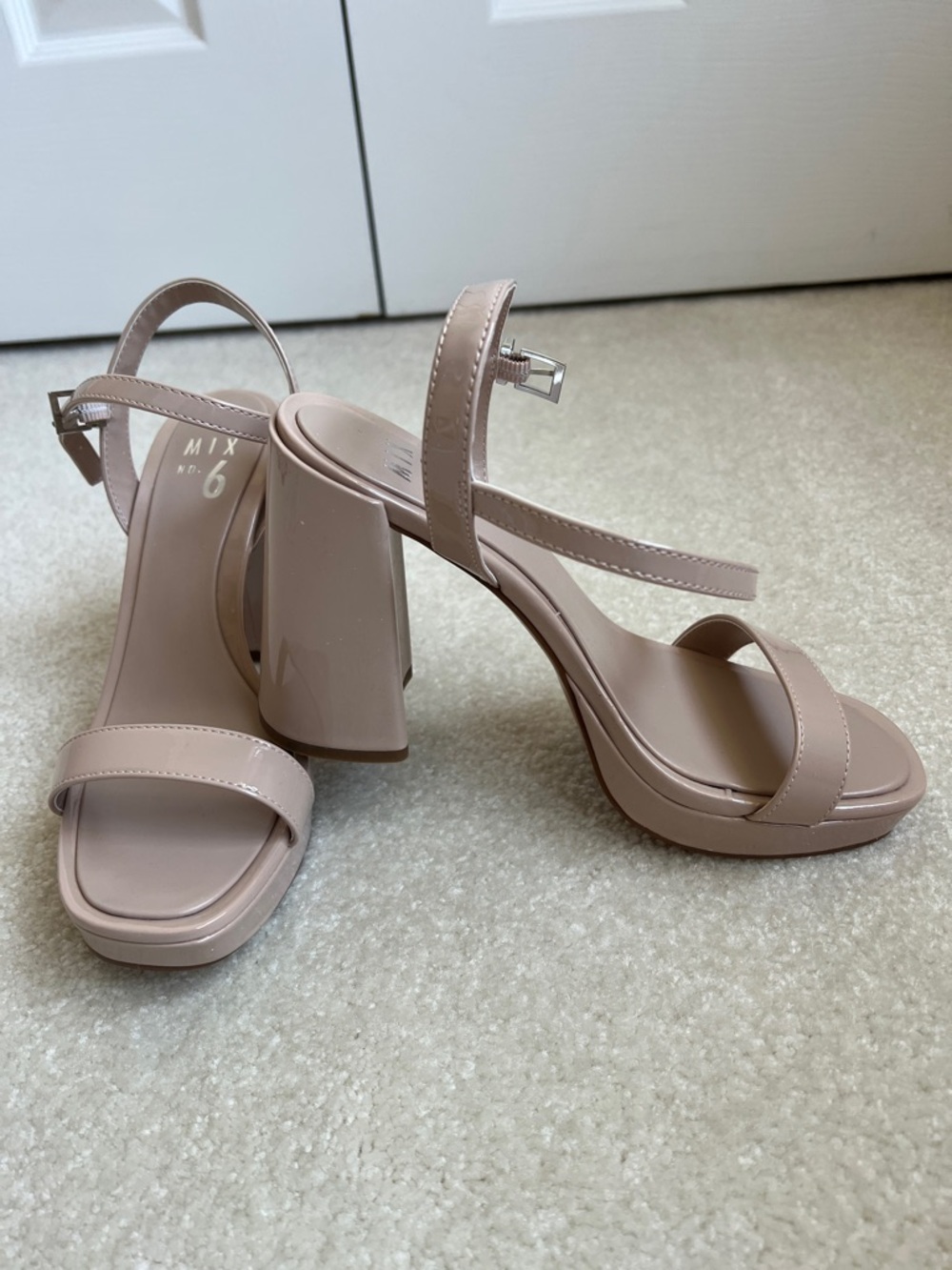 NWOT Mix No. 6 Block Heeled Sandal